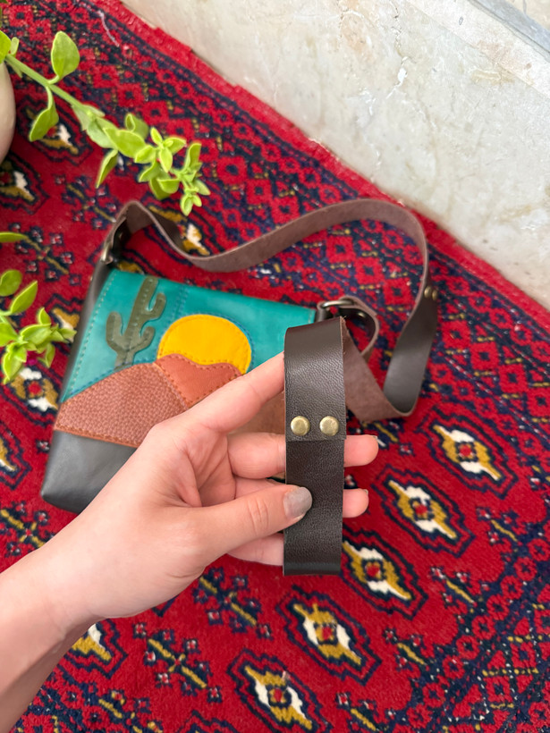 کیف دوشی زنانه تکه دوزی شده جنس چرم طبیعی نیل ست
