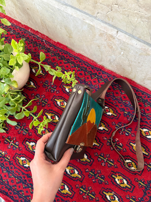 کیف دوشی زنانه تکه دوزی شده جنس چرم طبیعی نیل ست